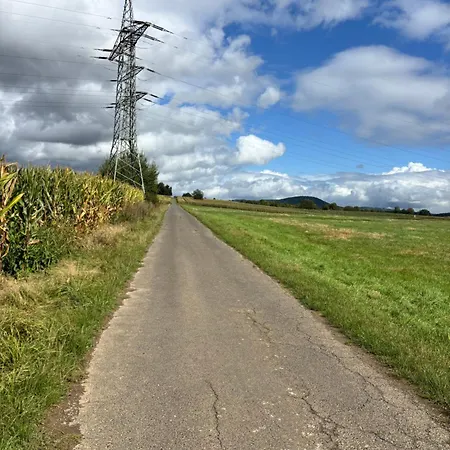 Am Stadtrand In Ruhiger Lage Lägenhet