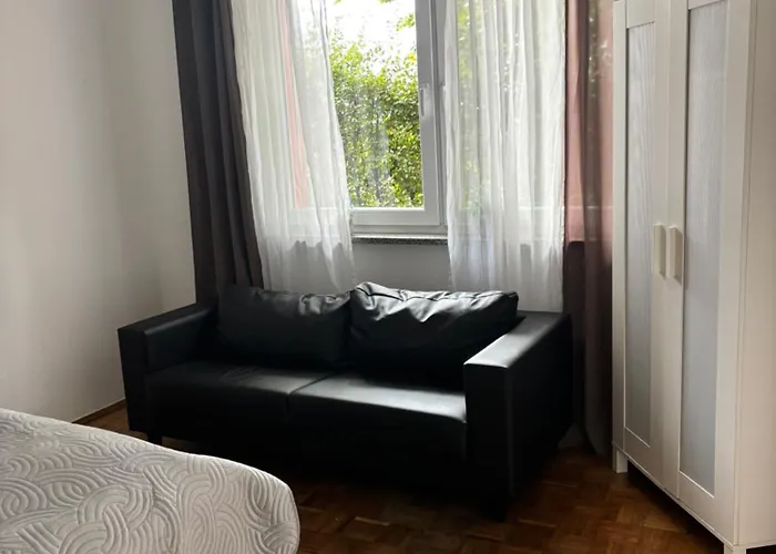 Am Stadtrand In Ruhiger Lage Lägenhet