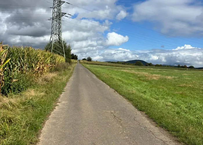 Am Stadtrand In Ruhiger Lage Lägenhet